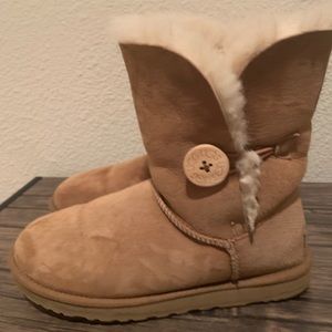 UGG Bailey Button